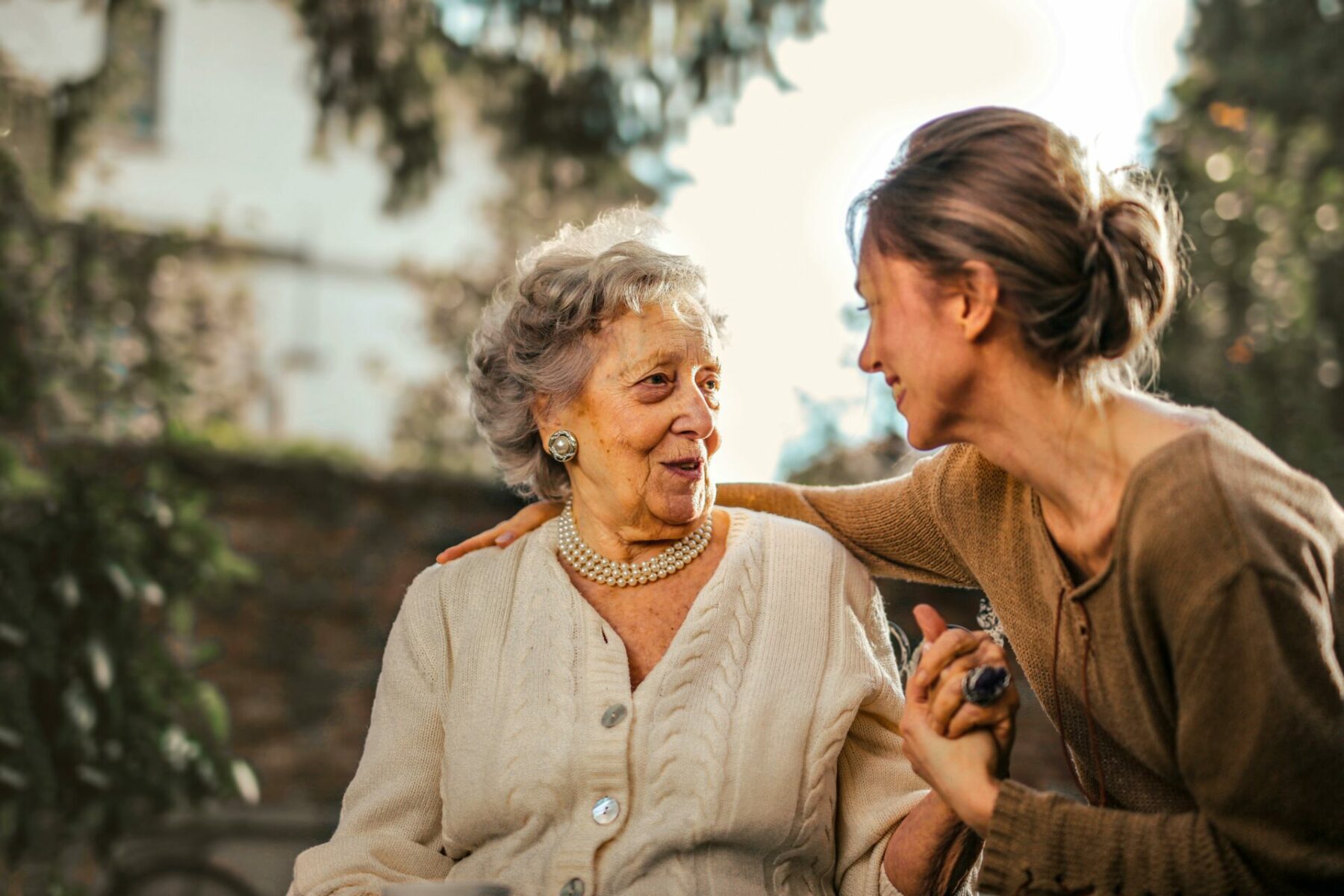 Offrir un instant de douceur à sa maman : une preuve d’amour intemporelle